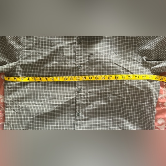 Lululemon “Like New” Grid Light Short Sleeve Shirt - XXL - Grey - Picture 4 of 10